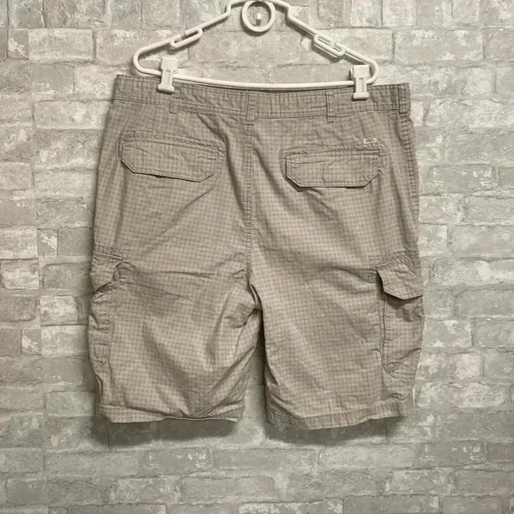Mens  IZOD cotton tan shorts - Picture 4 of 9